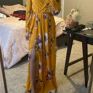 Fashion nova maxi dress w slit